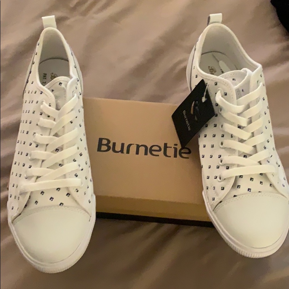 Burnetie white tennis shoes size 9/10 NWT